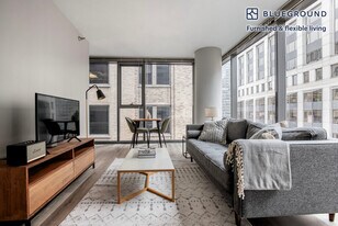 210 N Wells St in Chicago, IL - Building Photo