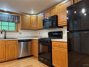 28 Mcharrie St in Baldwinsville, NY - Building Photo - Building Photo