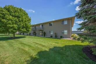 Portside Estates in Manitowoc, WI - Building Photo - Building Photo