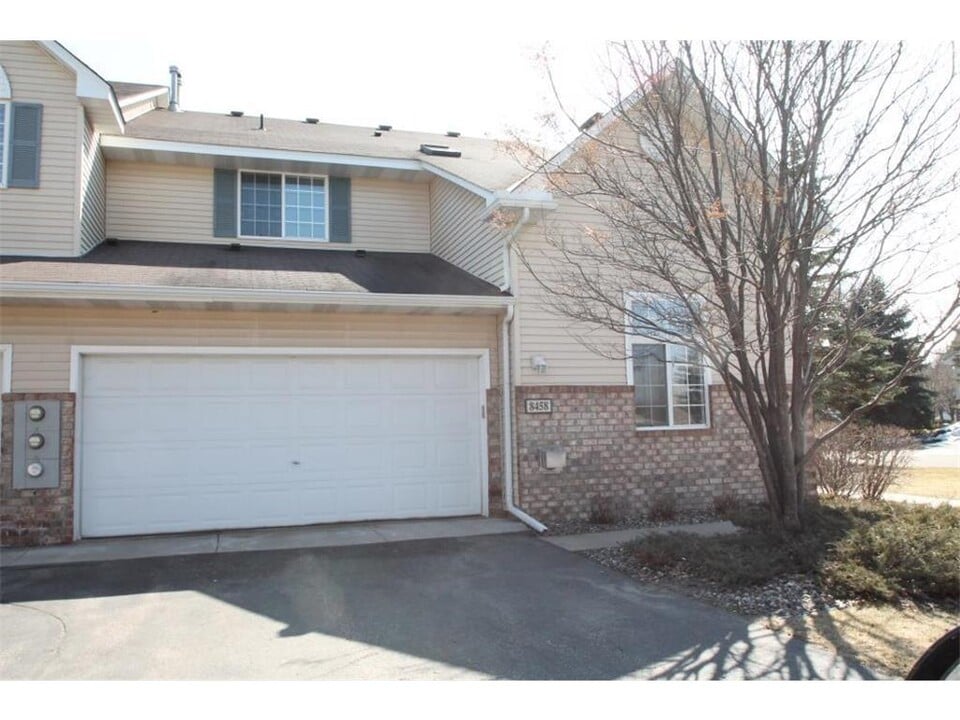 8458 Kimball Dr in Eden Prairie, MN - Building Photo
