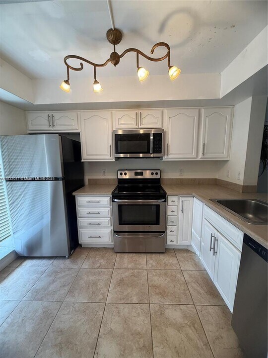 2371 SW 15th St in Deerfield Beach, FL - Building Photo