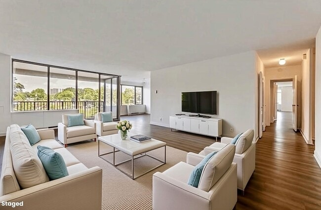 property at 6 Horizon Rd N