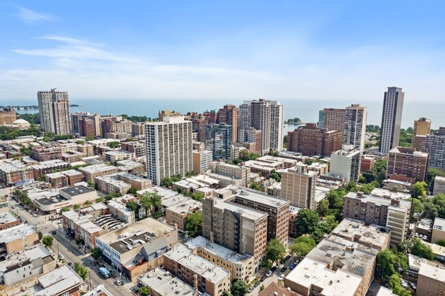 540 W. Briar in Chicago, IL - Foto de edificio - Building Photo