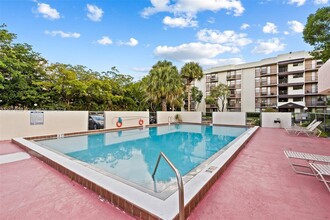 2771 Riverside Dr, Unit 114A in Coral Springs, FL - Foto de edificio - Building Photo