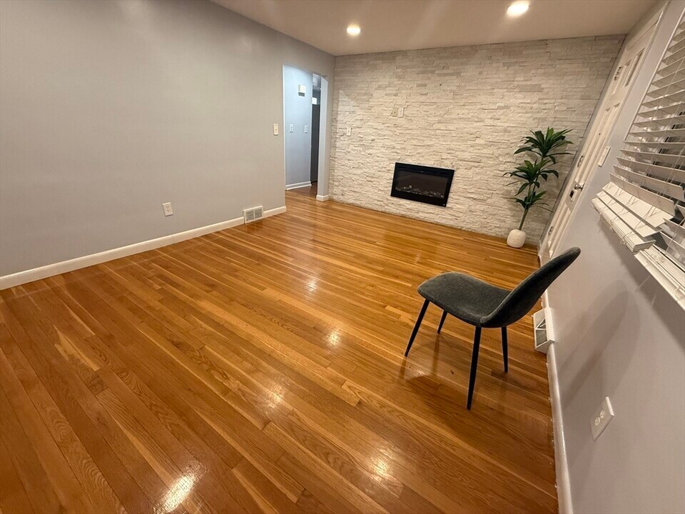 7 Champlain Rd in Salem, MA - Building Photo