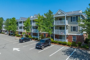 Carlton Oaks in Salem, NH - Building Photo