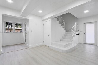 600 Surfside Blvd in Surfside, FL - Building Photo - Building Photo