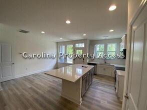130 Channel Drop Dr in Clayton, NC - Foto de edificio - Building Photo