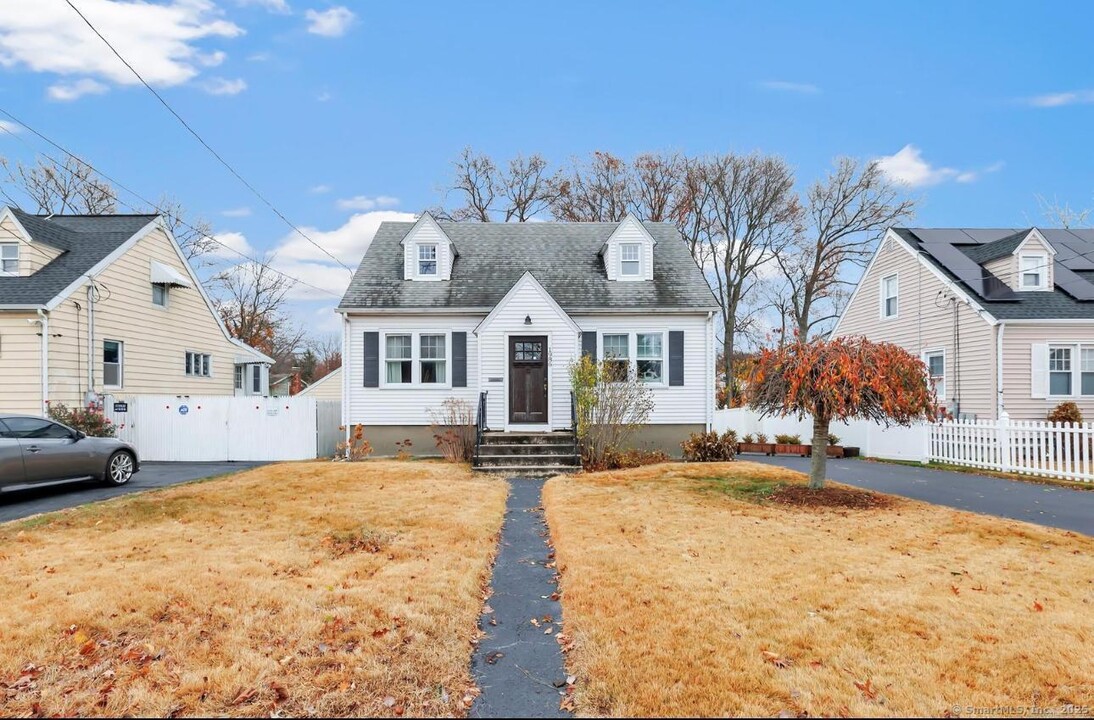 1986 Broadbridge Ave in Stratford, CT - Building Photo