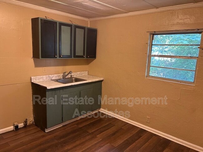220 E Central Ave in Griffin, GA - Building Photo - Building Photo