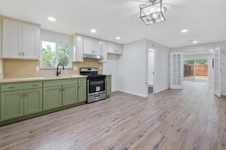 78 Magnolia Ave in Lemoore, CA - Building Photo - Building Photo