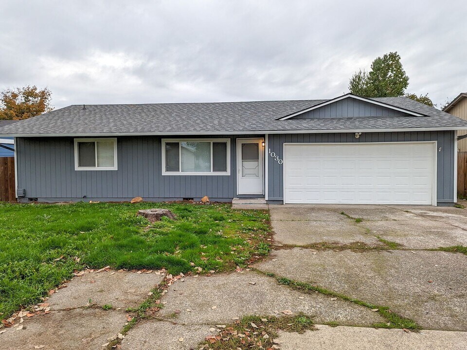 1030 45th Ave NE in Salem, OR - Building Photo