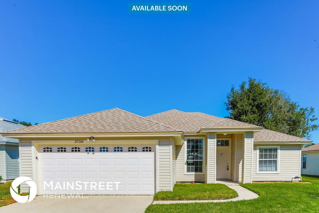 3738 Woodbriar Dr in Orange Park, FL - Building Photo