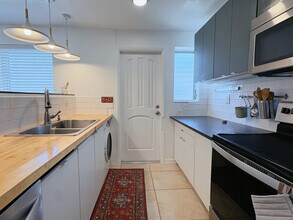 944 Meridian Ave, Unit 11 in Miami Beach, FL - Building Photo - Building Photo