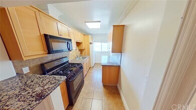 2511 E Washington Blvd-Unit -B in Pasadena, CA - Building Photo - Building Photo