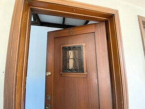 920 N Hoover St, Unit C in Los Angeles, CA - Building Photo - Building Photo