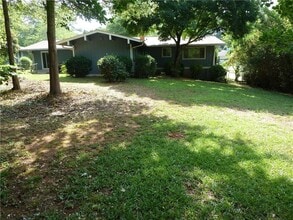 423 Rock Meadow Dr in Stone Mountain, GA - Building Photo - Building Photo