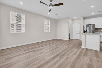 855 Angwin Ln in Henderson, NV - Building Photo - Building Photo