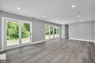 13205 Lee Hwy in Fairfax, VA - Building Photo - Building Photo