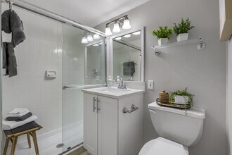 Palm Court at Wellington Apartments in Wellington, FL - Foto de edificio - Building Photo