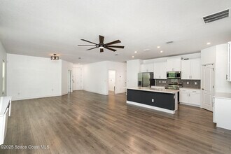 1085 Caligula Ave SE in Palm Bay, FL - Building Photo - Building Photo