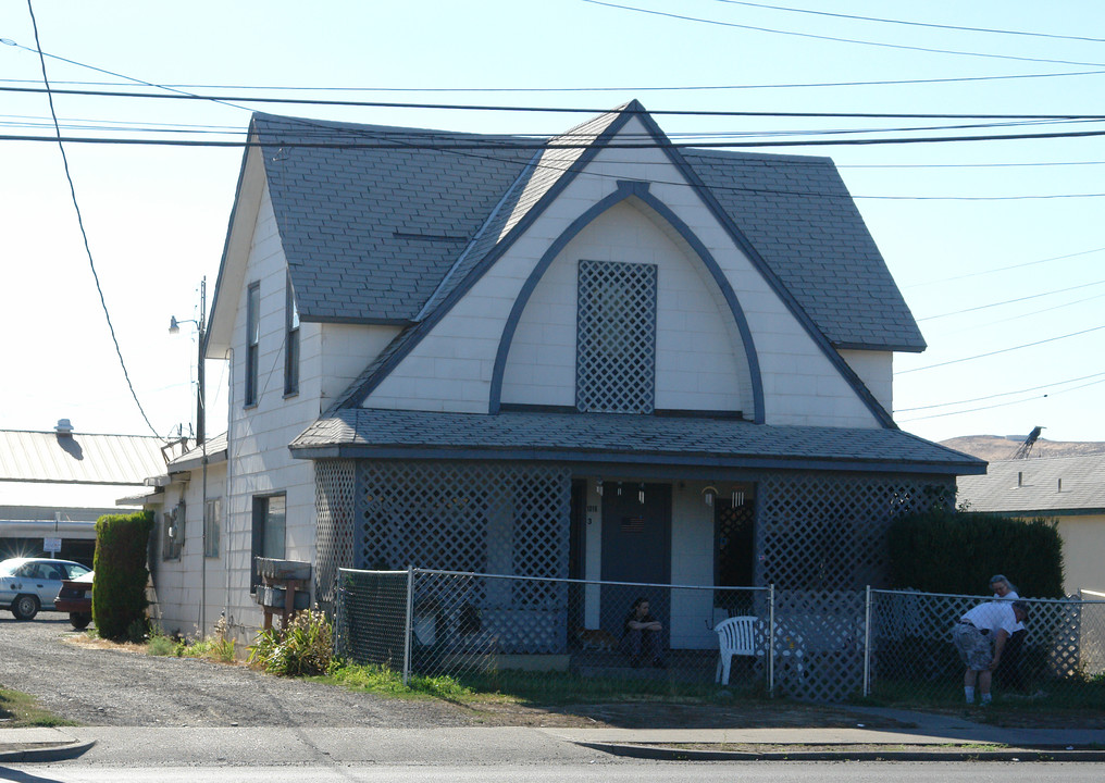 1012-1014 N 1st St in Yakima, WA - Building Photo