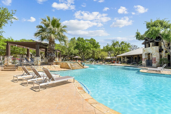 Platinum Shavano Oaks in San Antonio, TX - Building Photo - Building Photo