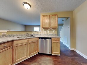 327 Hartford Ct in Maineville, OH - Building Photo - Building Photo