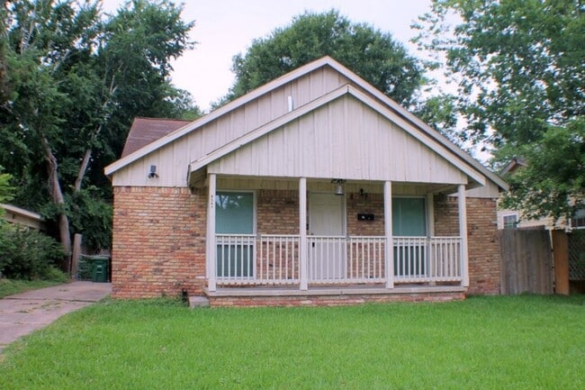 8241 Glenview Dr
