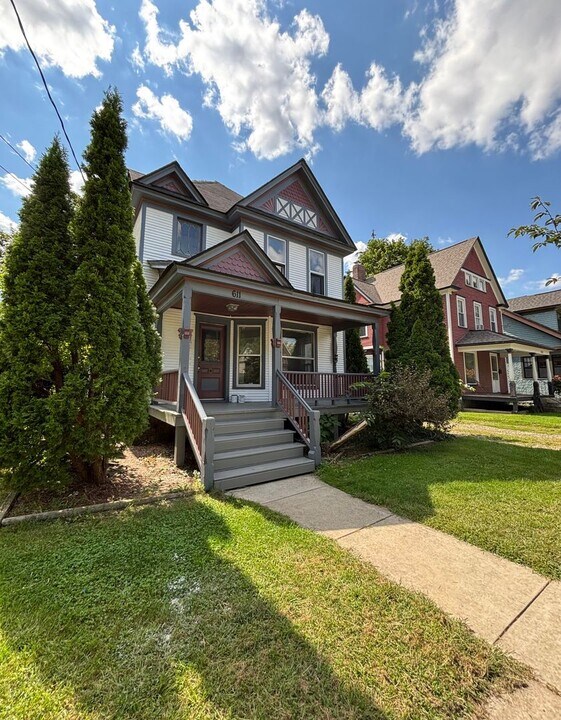 611 Minor Ave in Kalamazoo, MI - Building Photo