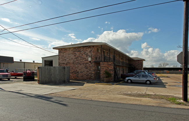 600 Westwood Dr in Marrero, LA - Foto de edificio - Building Photo