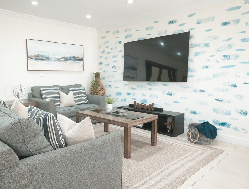 1015 NE 89th St in Miami, FL - Building Photo