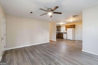 2361 Swallow Cir SE in Atlanta, GA - Foto de edificio - Building Photo