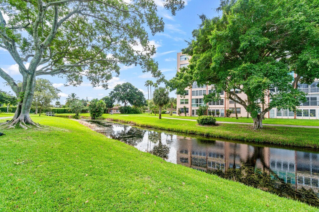 14475 Strathmore Ln in Delray Beach, FL - Building Photo