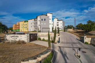 Lakeside at the Park in Austin, TX - Building Photo - Building Photo