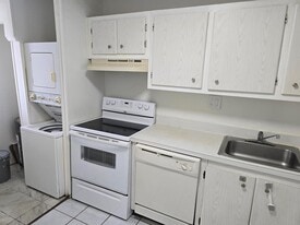 8060 Colony Cir N, Unit 203 in Tamarac, FL - Building Photo