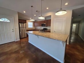 511 Avenue K in Marble Falls, TX - Building Photo - Building Photo