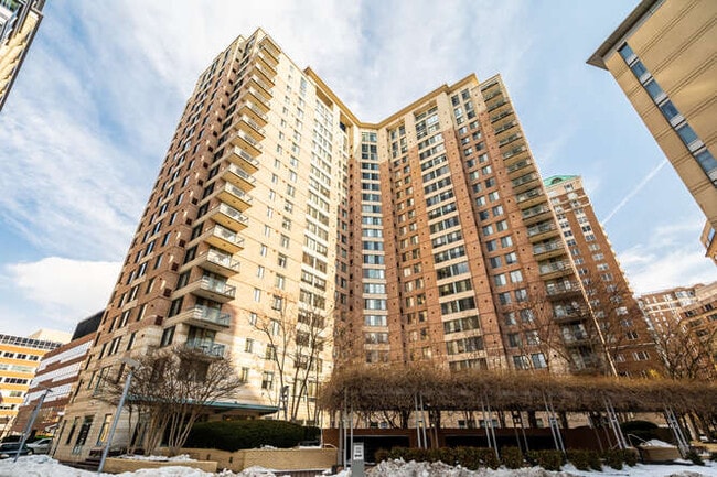 property at 851 N Glebe Rd