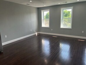 1706 Massachusetts Ave SE, Unit 1706 Massachusetts Ave B in Washington, DC - Building Photo - Building Photo