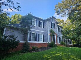 6553 Cherry Tree Ln, Unit Furnished private bath in Atlanta, GA - Building Photo