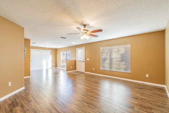 6246 Maisai Rd in Zephyrhills, FL - Building Photo - Building Photo