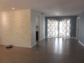 8090 W 18th Ct in Hialeah, FL - Building Photo - Building Photo