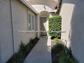 1052 Foxfire Dr in Manteca, CA - Building Photo - Building Photo