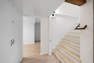 7431 N Washburne Ave, Unit 7431 N Washurne Basement in Portland, OR - Foto de edificio - Building Photo