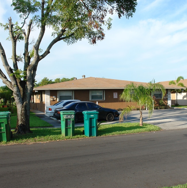 5220 NW 22nd St in Fort Lauderdale, FL - Building Photo - Building Photo