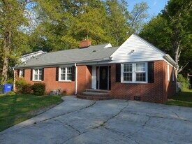 107 Caldwell St in Chapel Hill, NC - Building Photo
