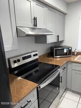 1514 Clearlake Rd in Cocoa, FL - Foto de edificio - Building Photo