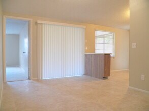 9402 Lonsdale Ct in Tampa, FL - Foto de edificio - Building Photo