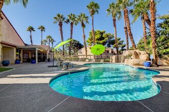 Flamingo Polo Club Condominiums in Las Vegas, NV - Foto de edificio - Building Photo