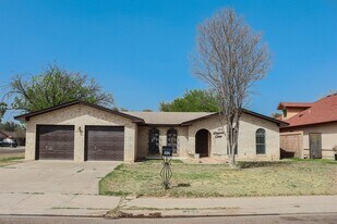 102 Arizona Loop in Laredo, TX - Building Photo